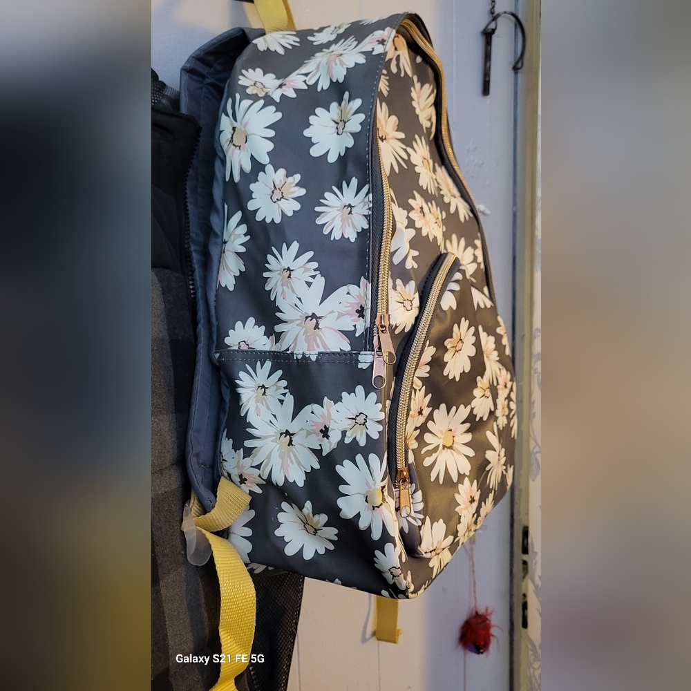 Daisy backpack super cute - Picture 2 of 6